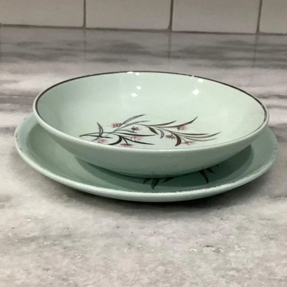 Universal Dinnerware add touch